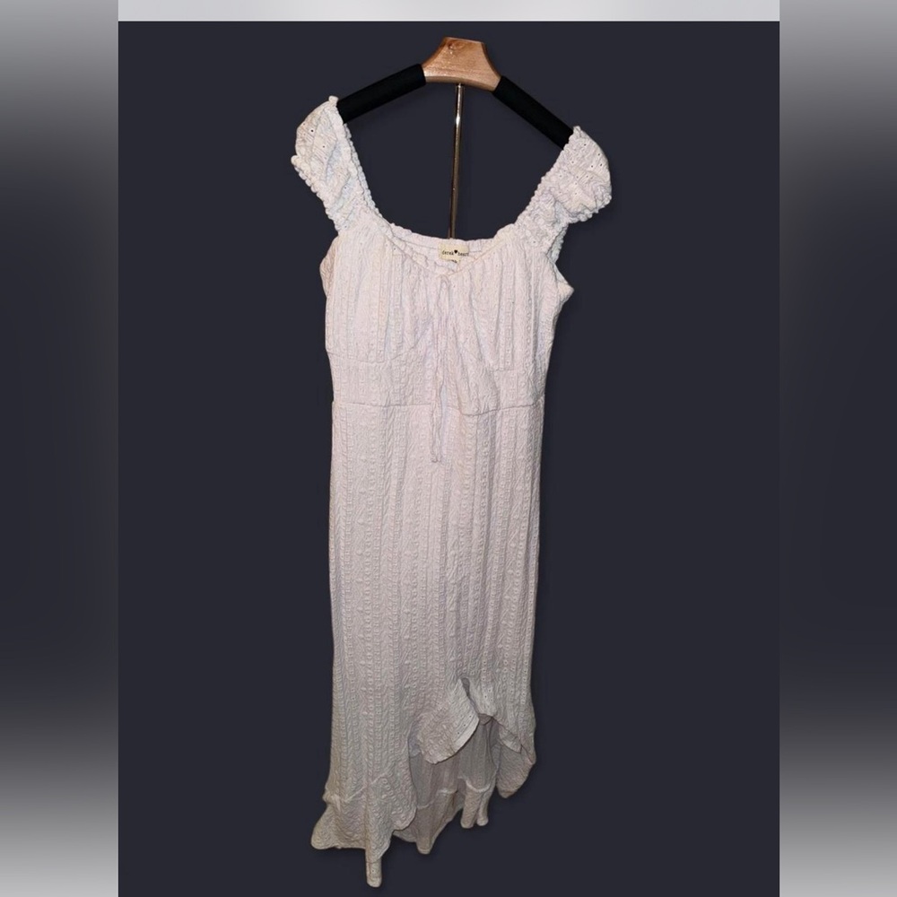 Elegant White Off-Shoulder Maxi Dress